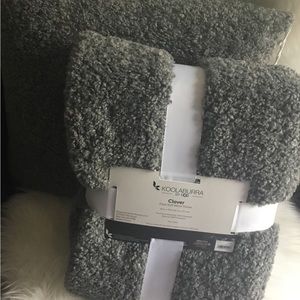 New with tag Koolaburra by Ugg Throw/Decorative pillow